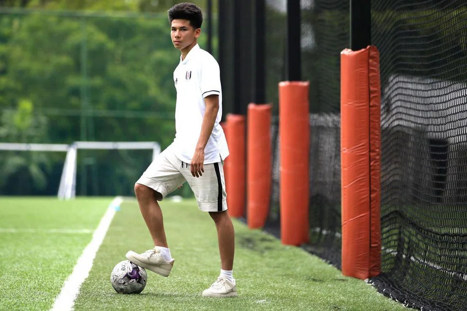 Ben Davis dan keluarganya enggan memberikan tarikh tetap untuk kembali ke S'pura, jalani NS jika diberi penangguhan.