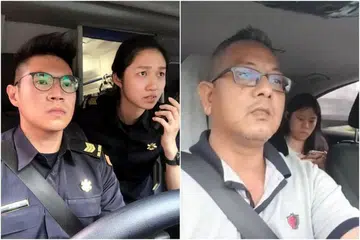 SENTUHAN LUCU: Menerusi laman Facebook mereka, SCDF memuat naik gambar dua pegawai dalam kedudukan yang serupa dengan pemandu Gojek, Encik Kamaruzzaman Abdul Latiff, serta penumpangnya.