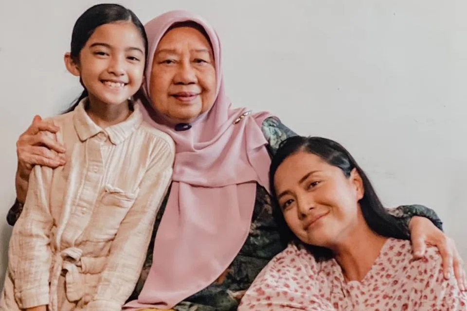 'TRANSLATEKAN': Filem arahan Mahfuz Mazlan ini dilakonkan oleh (dari kiri) Bella Putri, Suhailah Salam dan J. Rosmini. - Foto MAHFUZ MAZLAN 