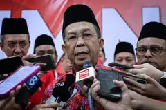 Pengerusi Umno/Barisan Nasional Negeri Sembilan, Datuk Seri Jalaluddin Alias, ketika ditemui media selepas menyampaikan ucapan di pentas Konvensyen Umno sempena ulang tahun ke-80 parti itu pada 2 Mei di Pusat Dagangan Dunia, Kuala Lumpur.