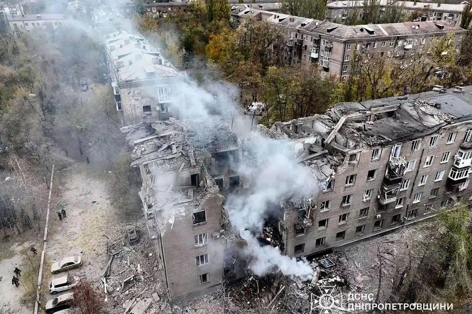 Sebuah bangunan rosak teruk akibat serangan peluru berpandu Russia ke atas Kryvyi Rih, di wilayah Dnipropetrovsk, Ukraine.