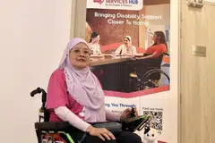 Cik Haryani Abdul Rahman, 55 tahun, hanya perlu menaiki satu bas dari rumahnya di Jurong East untuk ke ESH@Jurong yang terletak di Kelab Masyarakat Taman Jurong.