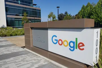 BUANG PEKERJA: Gergasi teknologi Google memberhentikan ratusan pekerja pasukan jualan iklannya membayangkan usaha syarikat itu untuk mengurangkan kos pekerja dan memanfaatkan kecerdasan buatan (AI). 