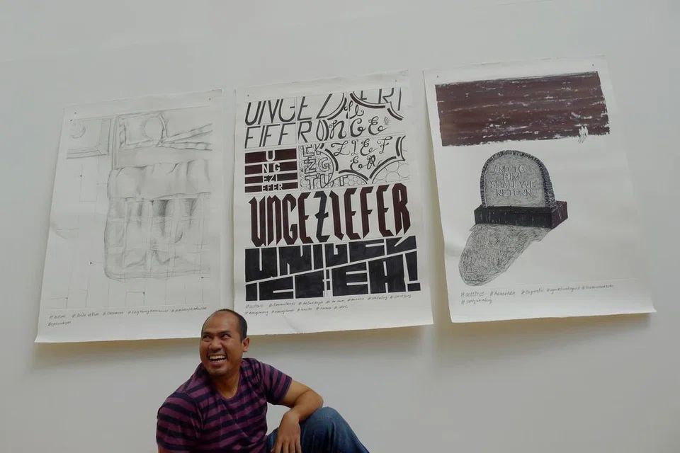 TIGA TAHAP BERBEZA: Encik Erzan Adam meneroka tiga tahap kehidupan iaitu kelahiran, kandungan dan kematian dalam karyanya.