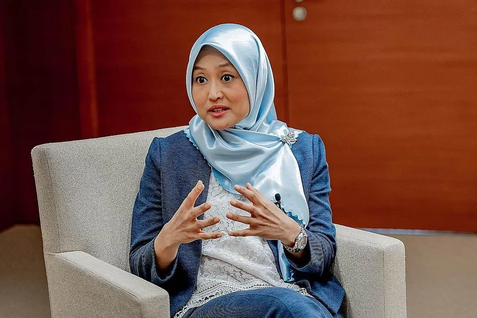 CIK RAHAYU MAHZAM