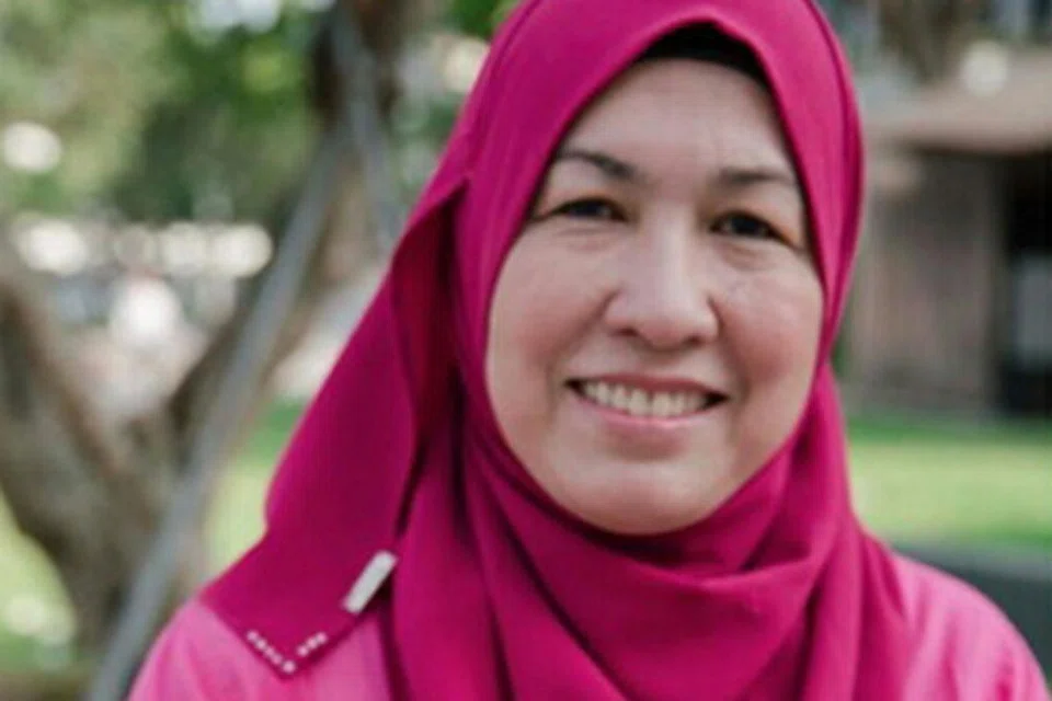  SAMBUT BAIK: Cik Diana Ismail berpendapat pengumuman pakej bantuan Generasi Merdeka membolehkannya 'tidur nyenyak'. - Foto ihsan DIANA ISMAIL