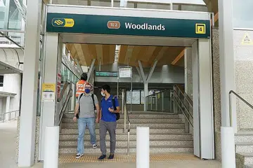 GANGGUAN KERETA API: Kerosakan isyarat menyebabkan perkhidmatan kereta api Laluan Thomson-East Coast Line terganggu pagi semalam, dengan tiada perkhidmatan antara stesen Woodlands North dan Woodlands South. Perkhidmatan disambung semula pada 11 pagi. - Foto BH oleh MOHD KHALID BABA