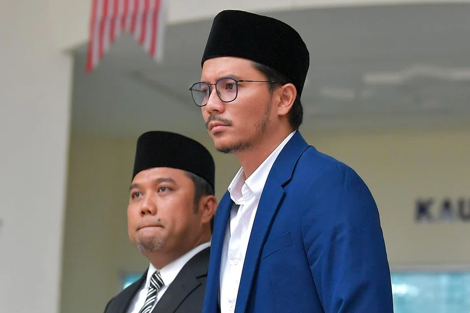 Fattah atau nama sebenarnya, Abdul Fattah Mohd Amin, di Mahkamah Rendah Syariah Subang Bestari pada 7 Oktober meluah kekesalan apabila Fazura mendakwa dirinya mengabaikan tanggungjawab sebagai suami dan tidak memberi nafkah serta turut menafikan beliau berlaku curang.