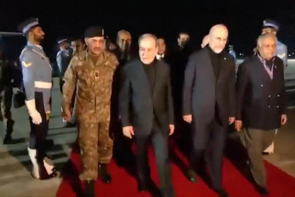 Delegasi Iran, yang diketuai Speaker Parlimen, Encik Mohammad Baqer Qalibaf, dan Menteri Ehwal Luar, Encik Abbas Araqchi, tiba di Islamabad pada 10 April dengan disambut Panglima Tentera Darat Pakistan, Field Marshal Asim Munir, dan Menteri Ehwal Luar Pakistan, Encik Ishaq Dar. 