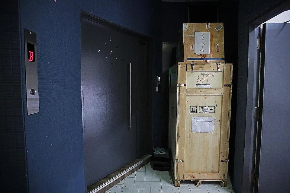 'WAJAH' SYARIKAT: Foto yang dirakamkan pada 26 Ogos 2020 menunjukkan pintu masuk ke pejabat Bellagraph Nova Group di tingkat empat sebuah bangunan di Singapura. - Foto BH oleh GIN TAY