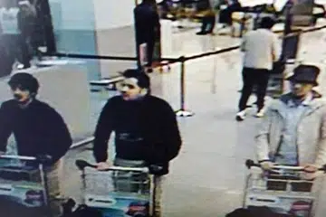 Polis Belgium pada Isnin (28 Mac) mengeluarkan rayuan baru untuk mendapatkan maklumat mengenai lelaki yang memakai topi dalam rakaman CCTV di lapangan terbang Brussels, yang bersama dua pengebom bunuh diri dalam serangan di Brussels. Ini setelah suspek yang sebelum ini dikatakan ada lelaki yang memakai topi itu dibebaskan kerana kekurangan bukti. 