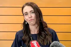 PENGUMUMAN MENGEJUT: Perdana Menteri New Zealand, Cik Jacinda Ardern, mengumumkan akan berundur selewat-lewatnya Februari ini, dan tidak mahu dipilih semula. - Foto AFP