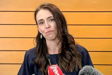 PENGUMUMAN MENGEJUT: Perdana Menteri New Zealand, Cik Jacinda Ardern, mengumumkan akan berundur selewat-lewatnya Februari ini, dan tidak mahu dipilih semula. - Foto AFP