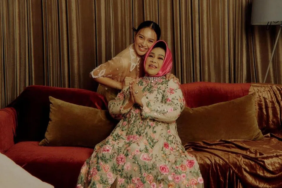 Hetty Koes Endang, penyanyi, Indonesia, Afifah Yusuf
