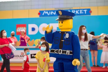 Kanak-kanak boleh bersuka ria di taman tema LEGOLAND di Malaysia.