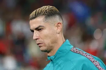 Penyerang Portugal, Cristiano Ronaldo, memerhatikan keadaan sebelum perlawanan bola sepak Liga Negara-Negara Kesatuan Persatuan Bola Sepak Eropah (Uefa) antara Portugal dengan Wales di Stadium Jose Alvalade, Lisbon, pada 24 September 2026. Ronaldo dikenakan hukuman penggantungan selama 30 hari dan denda sebanyak 255 euro ($370) susulan keputusannya meninggalkan skuad kebangsaan, menurut Persekutuan Bola Sepak Portugal (FPF).