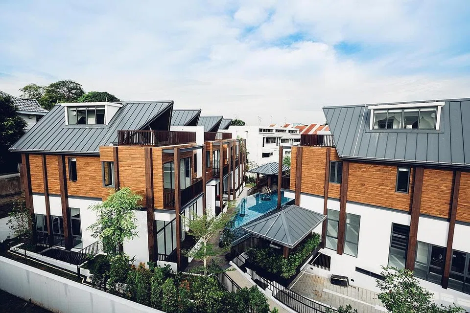 KEMBANGKAN WAKAF: Unit rumah teres yang diberi nama Alias Villas ini dibangunkan daripada tanah wakaf Haji Alias. Tanah seluas lebih hampir 9,200 meter persegi itu juga merumahkan Masjid Al-Huda. - Foto MUIS.