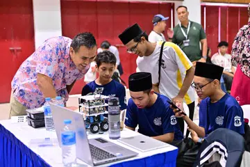 Sharael Taha, madrasah aljunied, robot wars