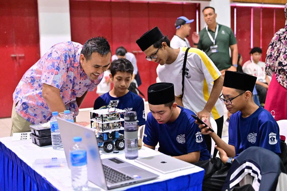 Sharael Taha, madrasah aljunied, robot wars