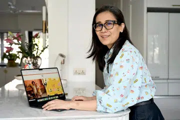 Pemenang ‘Retail Maverick Challenge’ anjuran Enterprise Singapore dan CapitaLand Investment, Maison Q, terkenal dengan pakaian kanak-kanak dengan ciri ‘reversible’ serta rekaan asli yang teliti. Pengasasnya, Cik Suhana Ab, berkata dengan adanya kedai tetap, jenama itu dapat memperkenalkan pelbagai perkhidmatan tersuai kepada pelanggan.