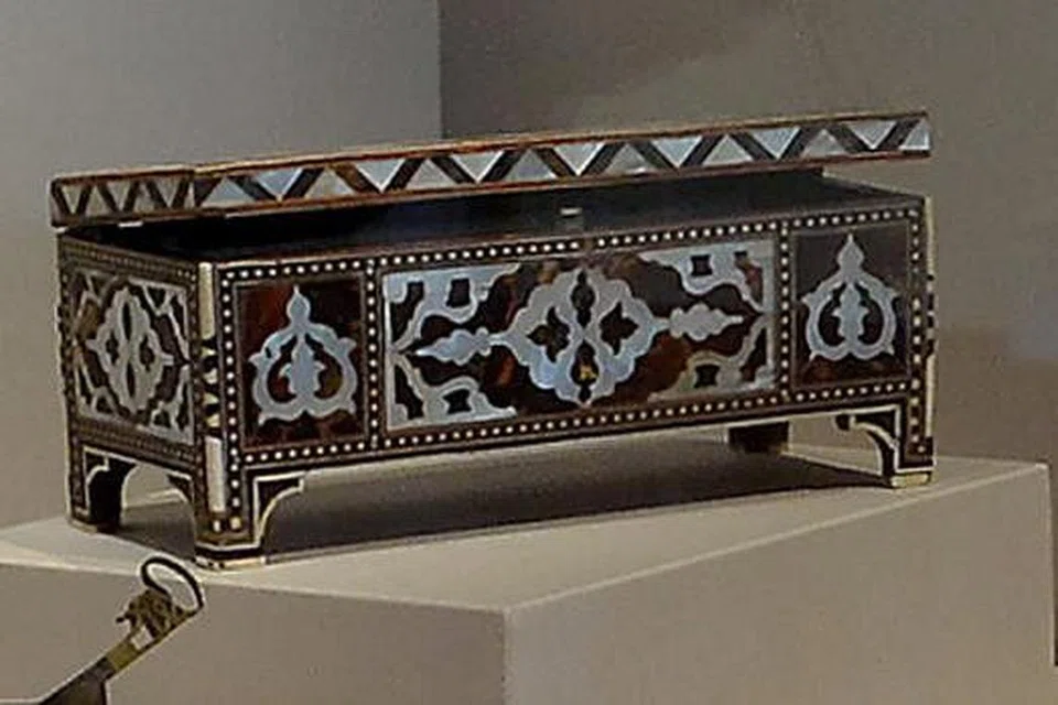 KENALI LEBIH DALAM: Antara artifak yang dipamerkan.