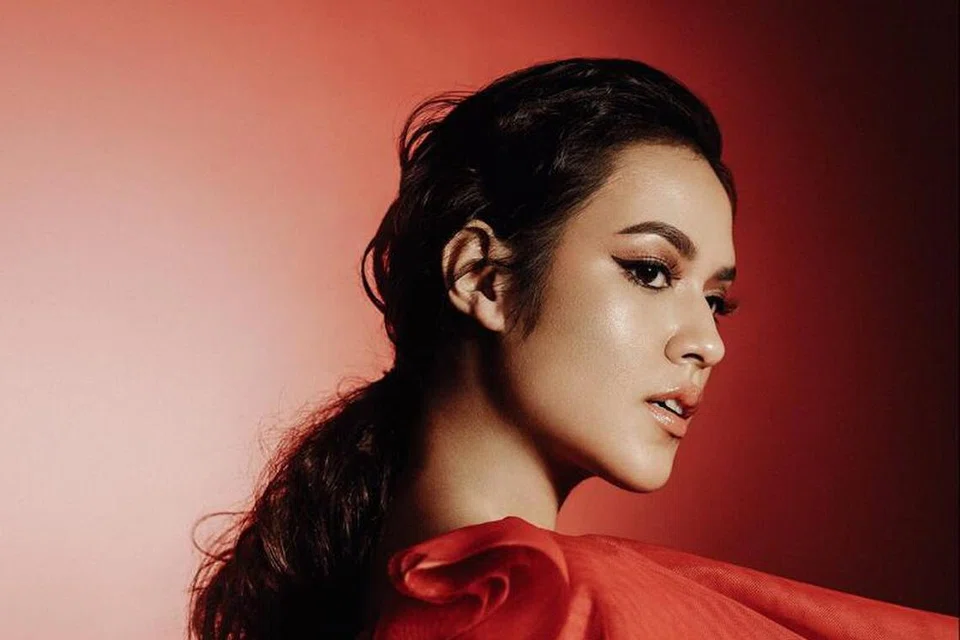 KEPUASAN MENGHIBUR: Raisa Andriana gembira dapat ke Singapura untuk mengadakan konsert dan antara lagu kegemaran yang suka disajikan adalah ‘Kali Kedua’ yang menyuntik tenaga dan ikonik buatnya.