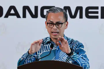 Menteri Komunikasi Encik Fahmi Fadzil.