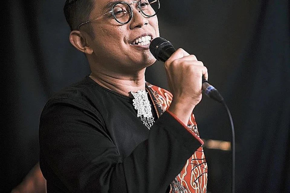 PENGGANTI KONSERT SOLO: Persembahan digital 'Dari Kalbuku' pada 8 malam ini dijadikan ruang Rudy Djoe menghiburkan pengikutnya dengan lagu Nusantara termasuk dari album solonya yang membuai jiwa. - Foto WILLIE LYOU