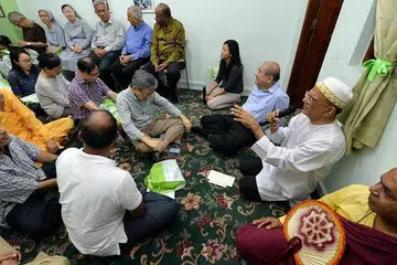 NIKMATI KEADAAN AMAN: Warga Singapura perlu ada kepercayaan kukuh antara satu sama lain, pemahaman tentang agama dan budaya kaum lain, serta rasa cinta sejati yang kukuh terhadap tanah air sendiri dan sesama warga negara. - Foto fail