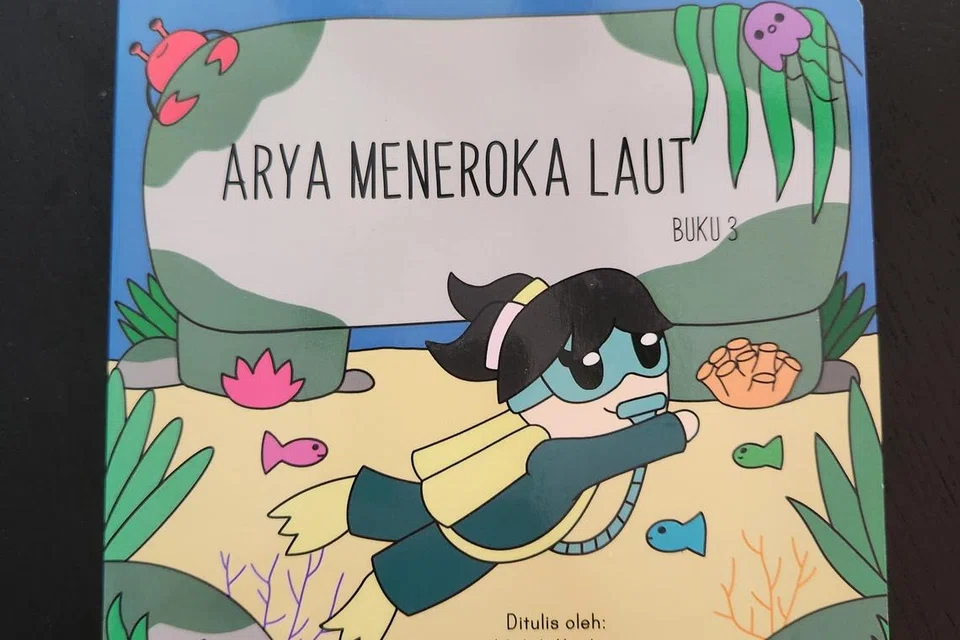 Buku ‘Arya Meneroka Laut’ menggunakan perkataan berirama yang  membuat buku ini lebih menyeronokkan untuk dibaca. 
