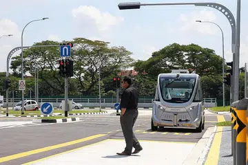BIDANG BARU: Membangunkan kenderaan tanpa pemandu seperti bas ini yang diuji oleh Universiti Teknologi Nanyang (NTU) dan syarikat Perancis, Navya, merupakan antara bidang baru yang ingin ditumpukan EDB. - Foto fail