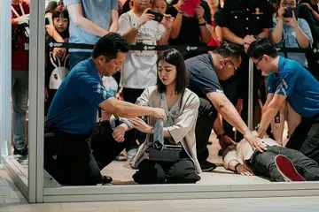 SALING PIKUL TANGGUNGJAWAB: Gerakan SGSecure yang dilancarkan pada 2016 telah membantu melatih dan menggembeleng masyarakat dalam memerangi pengganasan. - Foto ISD