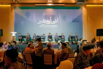 The Mi’raj Project menyampaikan persembahan qasidah di majlis jamuan  malam sambutan ulang tahun ke-200 Masjid Sultan di Hotel Park Royal di Beach Road pada 26 Oktober. 