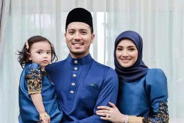 Fattah Amin (tengah) mengakui mahligai yang dibinanya bersama Nur Fazura Sharifuddin (kanan) utuh kerana sikap Fazura yang penyayang. Bersama mereka adalah anak mereka, Nur Fatima Aisya.