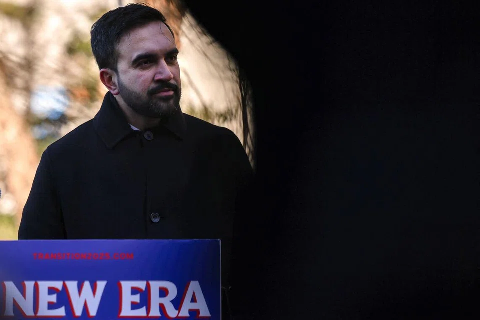 Datuk Bandar New York terpilih, Encik Zohran Mamdani, mendengar soalan seorang wartawan semasa sidang akhbar di Bandar New York, Amerika Syarikat, pada 9 Disember. 