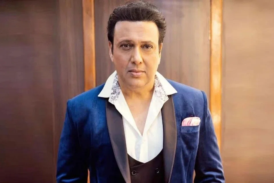 Pelakon Bollywood, Govinda Arun Ahuja, mengakui dirinya cuai sehingga tertembak dirinya sendiri sehingga kakinya berlumuran darah apabila pistol dalam genggaman terjatuh ke lantai pada 1 Oktober.