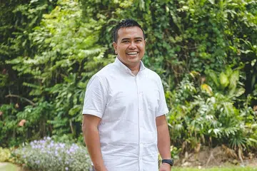 MENYUMBANG TENAGA DAN KEPAKARAN: Encik Mohamed Sharael Mohd Taha, 39 tahun, berkelulusan Sarjana dalam Pentadbiran Perniagaan dengan Kepujian dari Universiti Oxford, merupakan karyawan kanan di syarikat Rolls Royce. - Foto: PAP