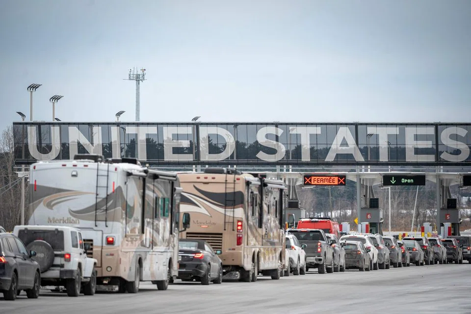 Tarif yang dilaksanakan Amerika Syarikat terhadap barangan import daripada China, Canada dan Mexico akan jejas Singapura secara tidak langsung melalui kesan negatifnya terhadap sentimen dan aktiviti pertumbuhan ekonomi global.