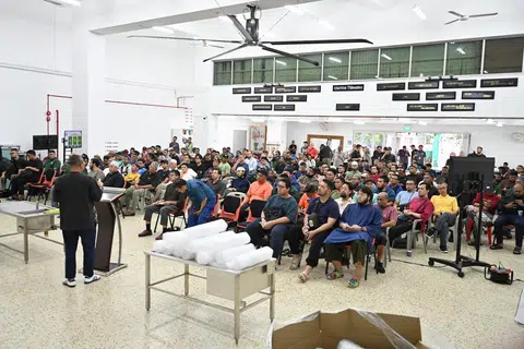 Aliyah Rizq Holdings menerima hampir 1,000 sukarelawan yang bersedia menyumbang masa dan tenaga bagi menjayakan ibadah korban secara langsung di lima lokasi serata Singapura. Sekitar 40 peratus sukarelawan yang tampil adalah belia.