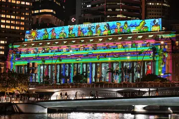 Persembahan pantulan cahaya yang diiringi muzik merupakan antara acara diadakan di serata Singapura untuk menyambut tahun 2025 dan Hari Kebangsaan ke-60 Singapura nanti. 