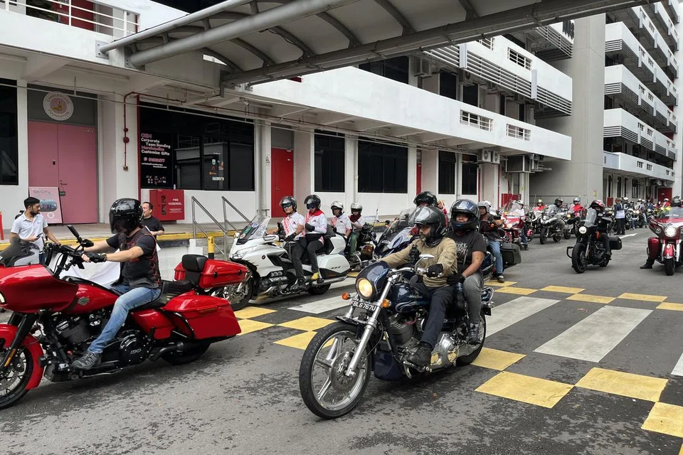 Sekitar 100 penunggang motosikal telah terlibat secara sukarela untuk membantu mengedarkan pakej Herbal Pharm kepada 200 keluarga berpendapatan rendah di seluruh Singapura, pada 11 Ogos.