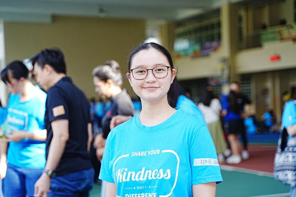 Cik Natasha Mohammad Zain, 19 tahun mula terlibat dengan kerja sukarelawan Blossom World Society (BWS) setelah mencari peluang kerja sukarela berkaitan alam sekitar di dalam talian. 