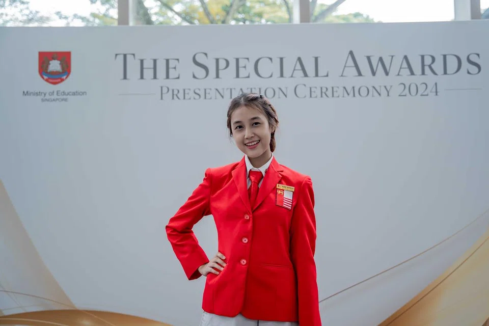 Cinta Cik Pearl Insyirah Mohd Mubbin terhadap bahasa Melayu dan Inggeris, lebih-lebih lagi dalam bidang sastera, terputik pada usia lebih muda dek dorongan ibunya yang setiap minggu tidak lelah membawanya ke perpustakaan.