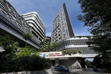 PROTOKOL PENGURUSAN DIPERTINGKAT: Individu yang disyaki dan disahkan dijangkiti varian Omicron Covid-19 tidak mempunyai pilihan untuk menjalani program pemulihan di rumah (HRP). - Foto fail