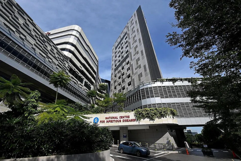 PROTOKOL PENGURUSAN DIPERTINGKAT: Individu yang disyaki dan disahkan dijangkiti varian Omicron Covid-19 tidak mempunyai pilihan untuk menjalani program pemulihan di rumah (HRP). - Foto fail