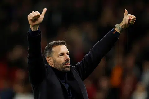 Ruud van Nistelrooy memulakan tugasnya sebagai pengurus sementara Manchester United dengan kemenangan 5-2 ke atas Leicester City pada suku akhir Piala Liga pada 30 Oktober di Old Trafford. 