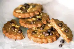 Biskut Mentega Cip Coklat & Walnat. 