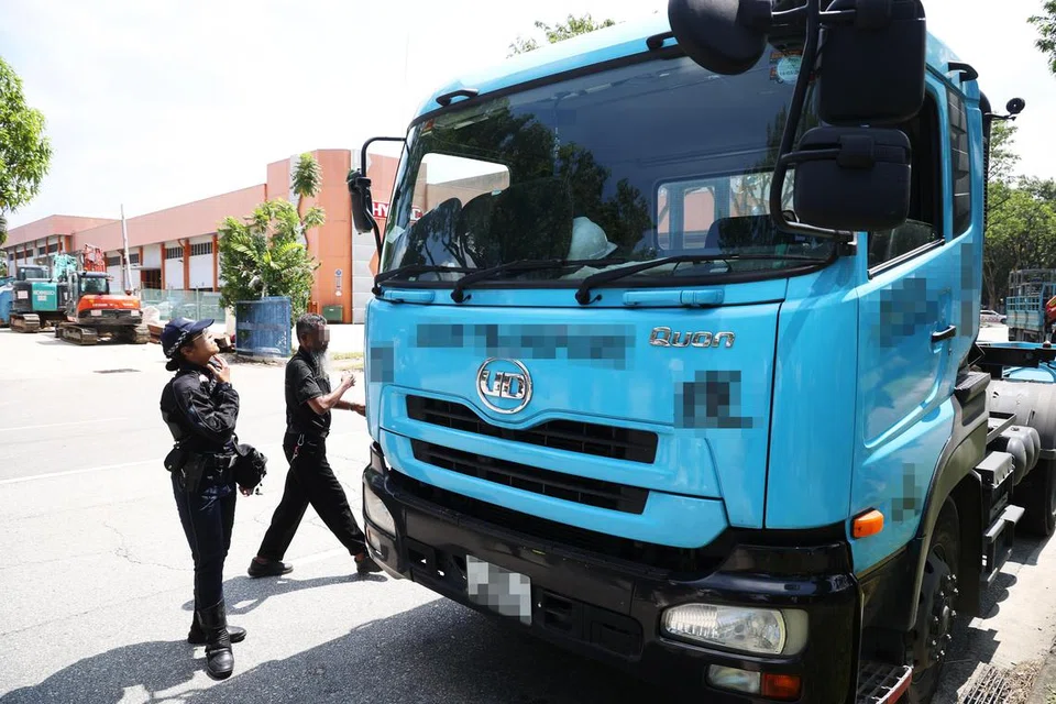 Sebanyak 192 kenderaan berat diperiksa semasa operasi bersama selama tiga hari Polis Trafik dan Penguasa Pengangkutan Darat (LTA), dari 5 hingga 7 Mei. Daripada jumlah itu, lebih 10 peratus kenderaan berat didapati beroperasi tanpa label had laju. 
