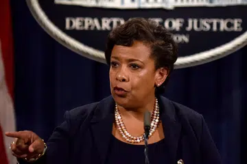 TINDAKAN UNDANG-UNDANG: Peguam Negara Amerika Syarikat, Cik Loretta Lynch, mengumumkan tindakan undang-undang bagi merampas aset bernilai lebih AS$1 bilion ($1.36 bilion) termasuk hartanah mewah dan sebuah pesawat jet menggunakan wang yang dicuri daripada 1MDB. di Washington. - Foto REUTERS