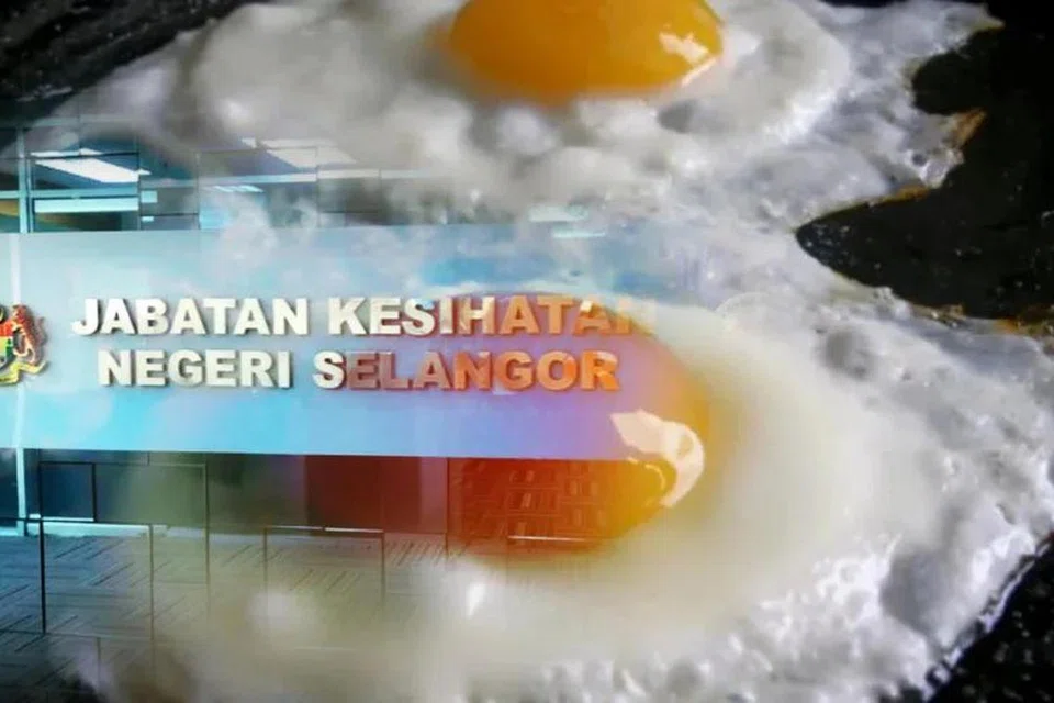Seramai 82 orang mengalami keracunan makanan sehingga menyebabkan dua maut selepas makan bihun goreng dan telur mata lembu di sebuah program di sebuah sekolah agama di Gombak, Selangor.